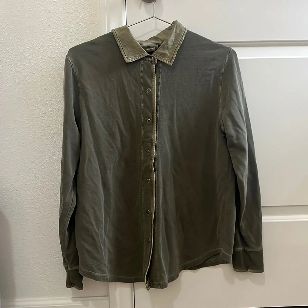 Hot Cotton Petite by MarcWare green button up - Picture 3 of 5